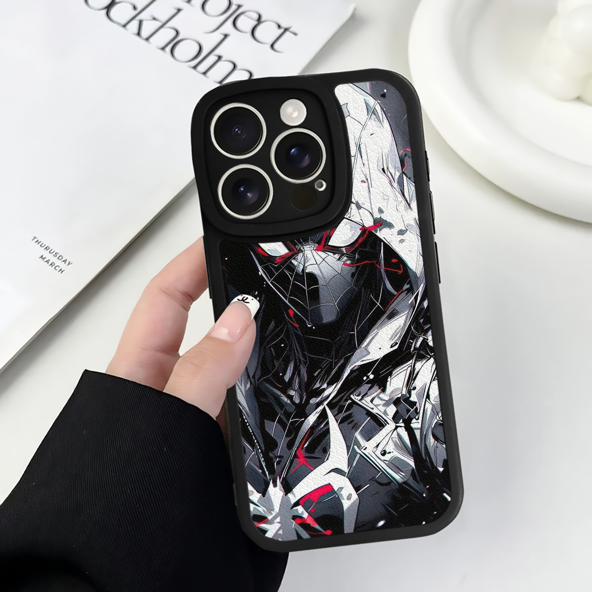 Spider Man スパイダーマン 【iPhone 16シリーズ対応】シリコンスマホケース（レザー調） 材質：シリコン